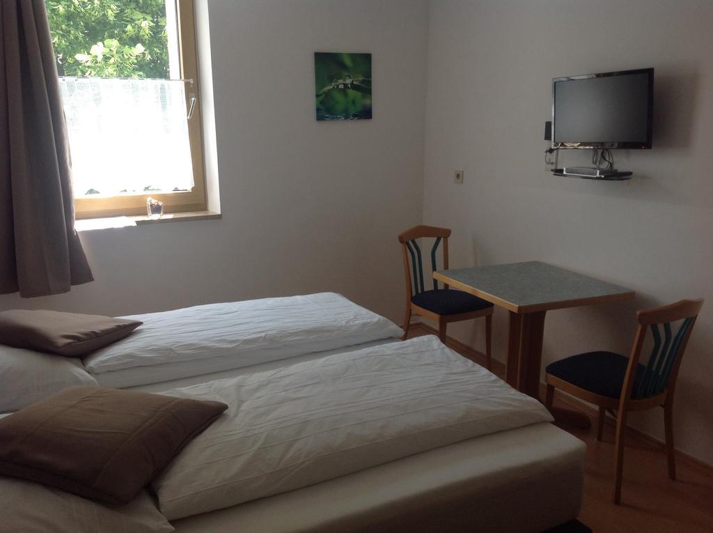 Pension Lindengarten Nuremberg Bagian luar foto