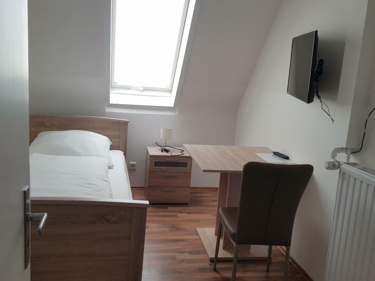 Pension Lindengarten Nuremberg Bagian luar foto